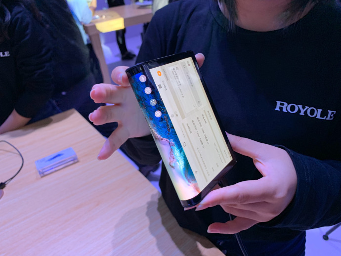 Royole FlexPai is the world's first foldable phone with Snapdragon 8150